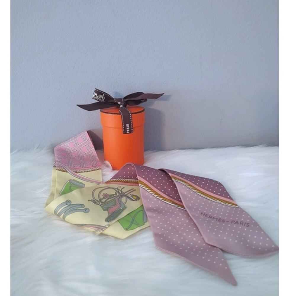 Hermes twilly Les Voitures a Transformation silk w/box & ribbon